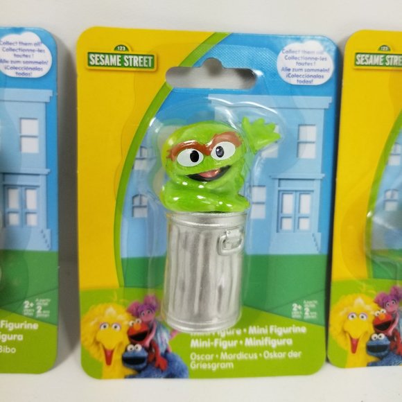 Sesame Street Action Figure set cake decorations approxima 2" + or - - Picture 6 of 15